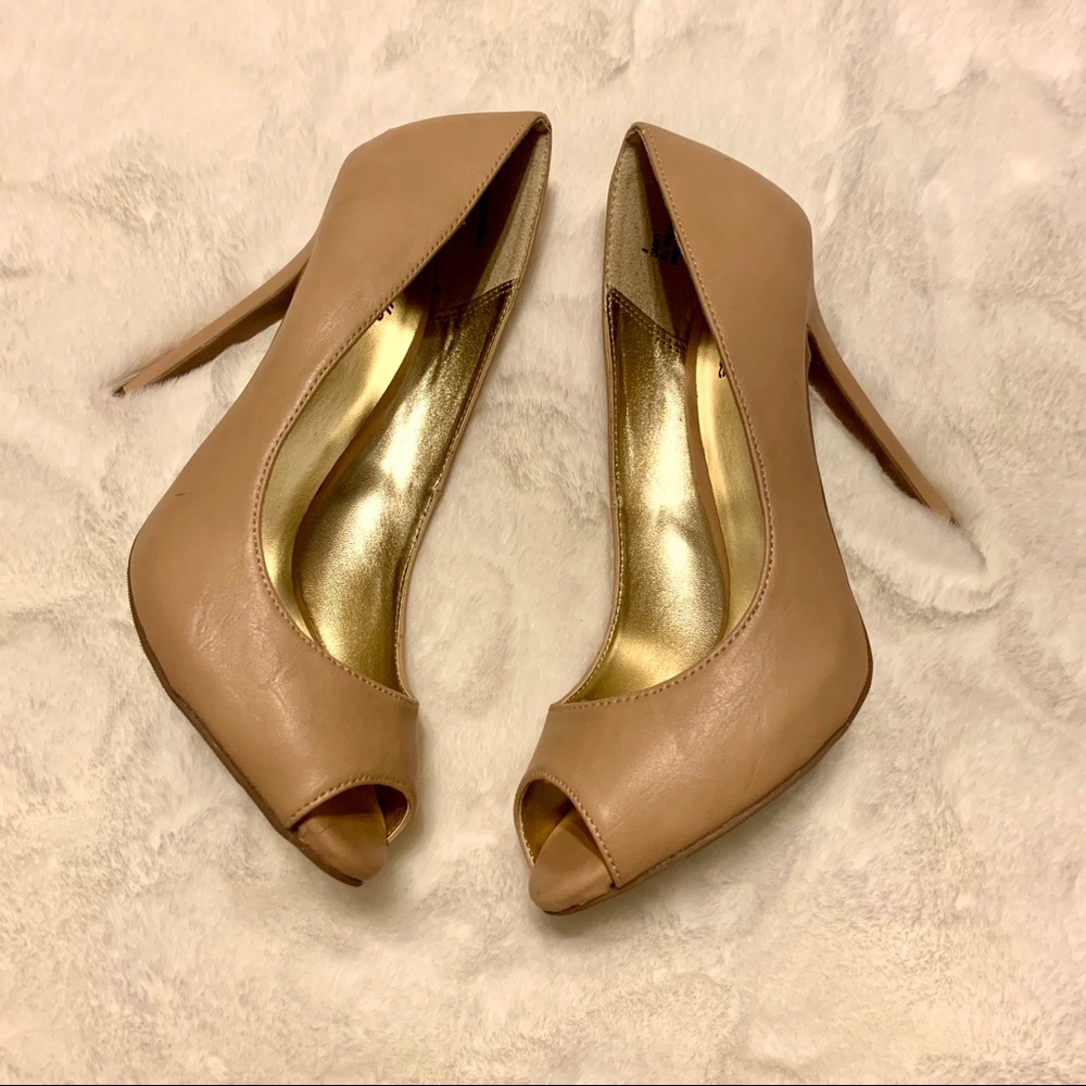 2/$35♦️ Charlotte Russe Shoes in Dainty Nude Heels